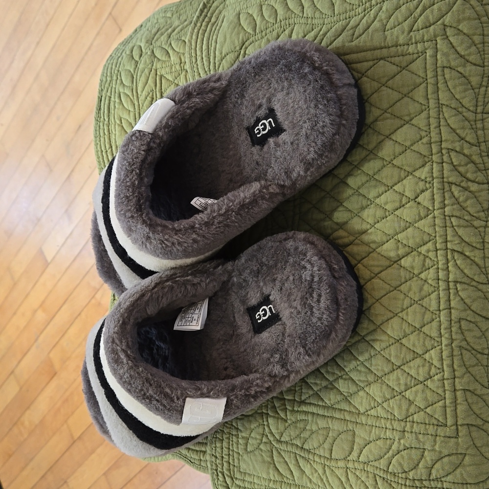 NWOT Mens black, grays and white slide slippers Sz 10 🩴 - Picture 4 of 7